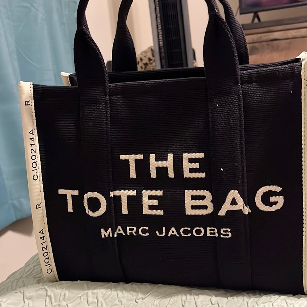The Jacquard Small Tote Bag 💼